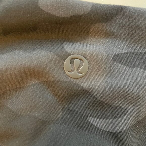Lululemon camo leggings - Size 4 - Picture 2 of 4